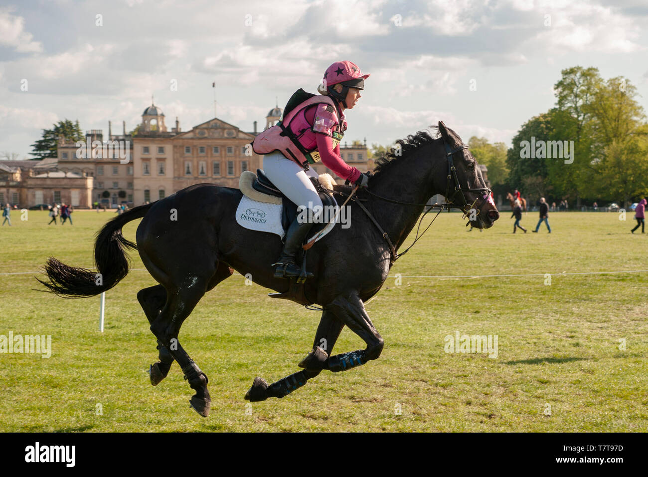Badminton, Gloucestershire, United Kingdom, 4th May 2019, Emma Hyslop-Webb riding Pennlands Douglas during the Cross Country Phase of the 2019 Mitsubishi Motors Badminton Horse Trials, Credit:Jonathan Clarke/Alamy Stock Photo Stock Photo