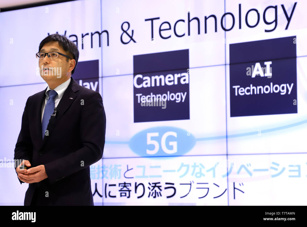 Tokyo, Japan. 8th May, 2019. Japanese electronics giant Sharp mobile communication business unit president Yoshiro Nakano announces a road map of the company's 5G smart phone which will go on sale next year at the company's Tokyo office on Wednesday, May 8, 2019. The new AQUOS smart phone has newly developed 6.2-inch sized IGZO LCD on its display which can reproduce 1 billion color images. Credit: Yoshio Tsunoda/AFLO/Alamy Live News Stock Photo