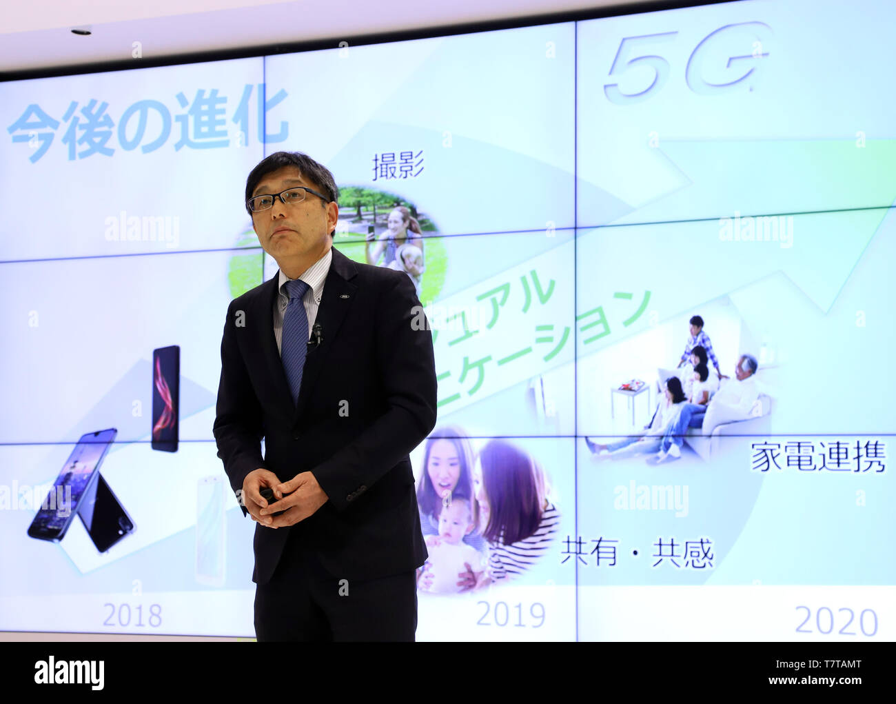 Tokyo, Japan. 8th May, 2019. Japanese electronics giant Sharp mobile communication business unit president Yoshiro Nakano announces a road map of the company's 5G smart phone which will go on sale next year at the company's Tokyo office on Wednesday, May 8, 2019. The new AQUOS smart phone has newly developed 6.2-inch sized IGZO LCD on its display which can reproduce 1 billion color images. Credit: Yoshio Tsunoda/AFLO/Alamy Live News Stock Photo