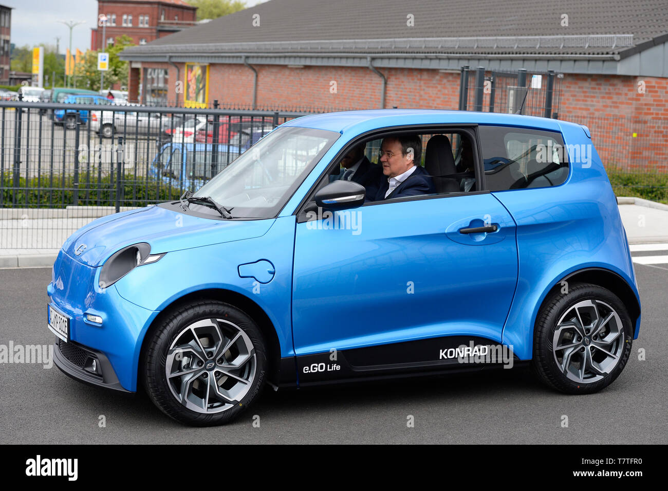 Aachen, Germany. 09th May, 2019. NRW Prime Minister Armin Laschet will  accept the first e.GO electric vehicle in Aachen on Thursday, 9 May 2019.  Today e.GO-AG delivers its first vehicles to customers.