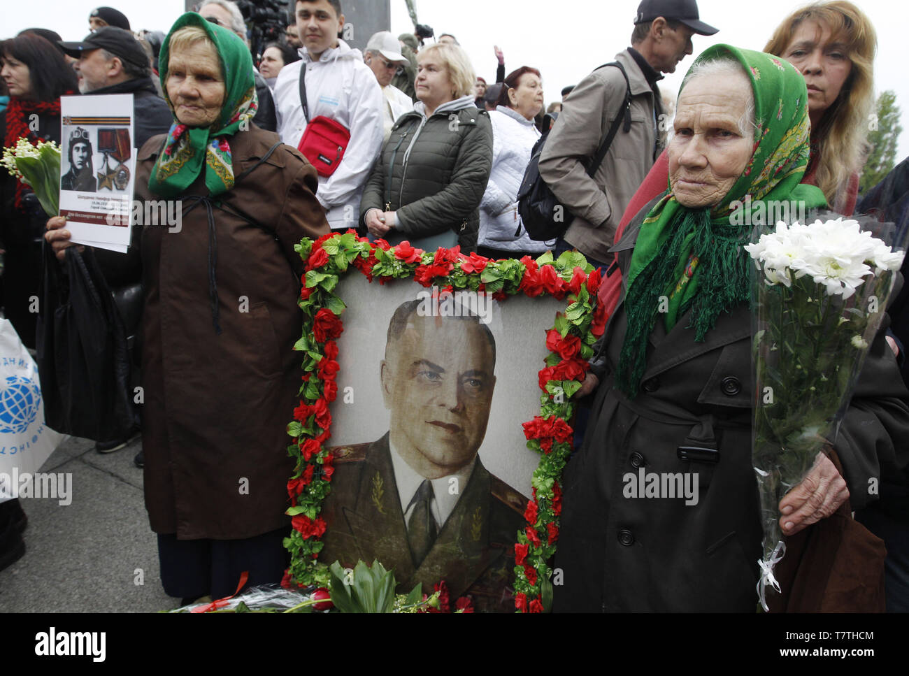 Kiev, Ukraine. 9th May, 2019. Two elderly twin sisters carry a portrait of Georgy Zhukov, marshal and commander of the Soviet Army, during Victory Day celebrations, near of the Tomb of the Unknown Soldier in Kiev, Ukraine, 09 May 2019. People of former USSR countries celebrate the 74th anniversary of the victory over Nazi Germany in World War II. Credit: Serg Glovny/ZUMA Wire/Alamy Live News Stock Photo