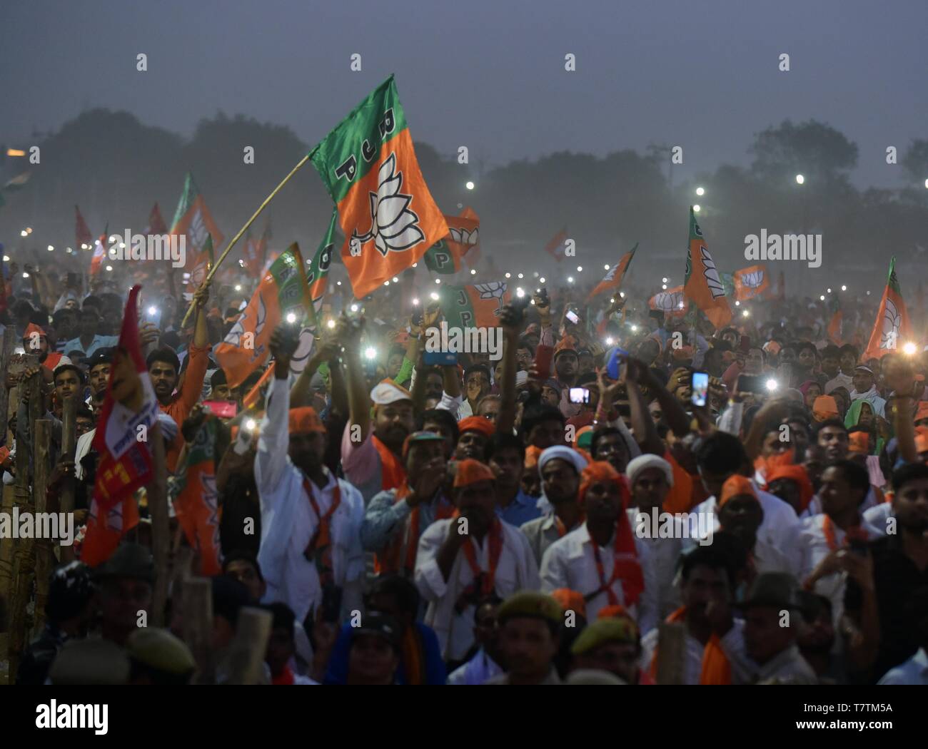 Allahabad, Uttar Pradesh, India. 9th May, 2019. Allahabad: Supporter light their mobile's torch during Prime minister narendra Modi addressing an election campaign rally ahead of 6th phase election of Lok Sabha in Allahabad on 09-05-2019. Credit: Prabhat Kumar Verma/ZUMA Wire/Alamy Live News Stock Photo