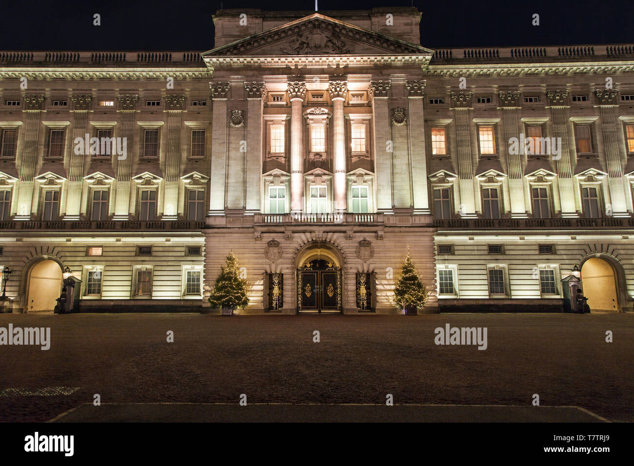 Night view of the front facade of Buckingham Palace at night, London, United Kingdom. Stock Photo