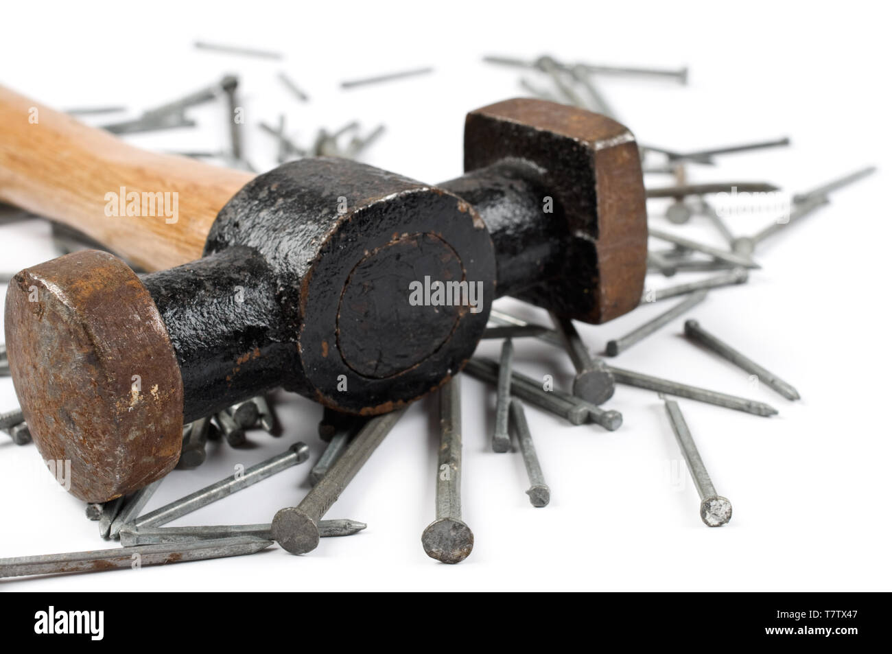 Discover 131+ hammer and nail bangalore ceg.edu.vn