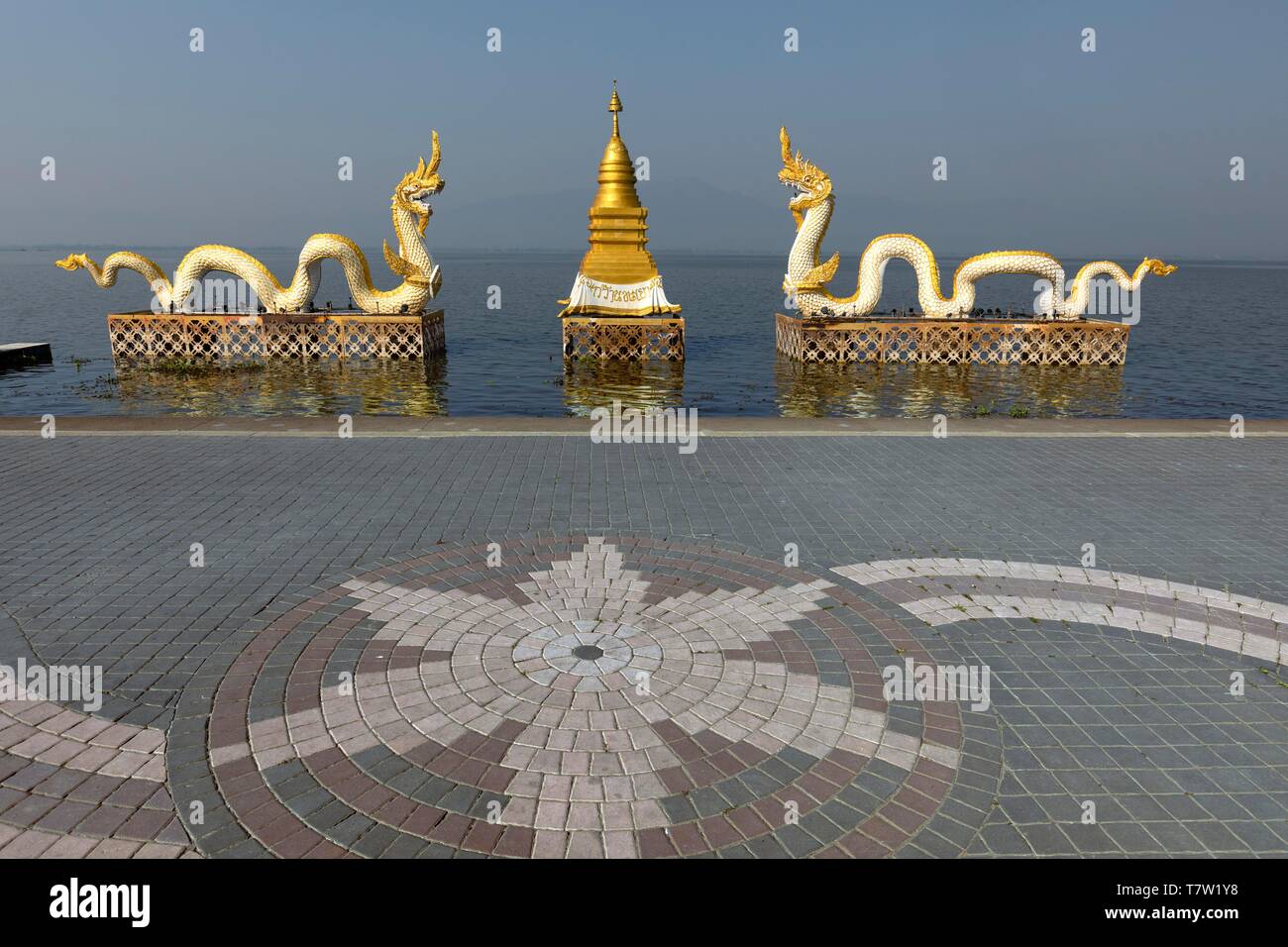 White Naga statues with golden Chedi on the shore of Lake Kwan Phayao, Phayao Lake, Phayao, Thailand Stock Photo