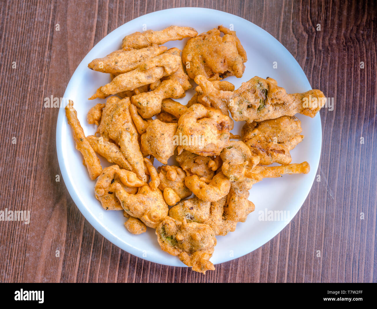 Crispy Kanda bhaji,Pyaj Pakode,fried onion pakoda,onion bhaji with pav