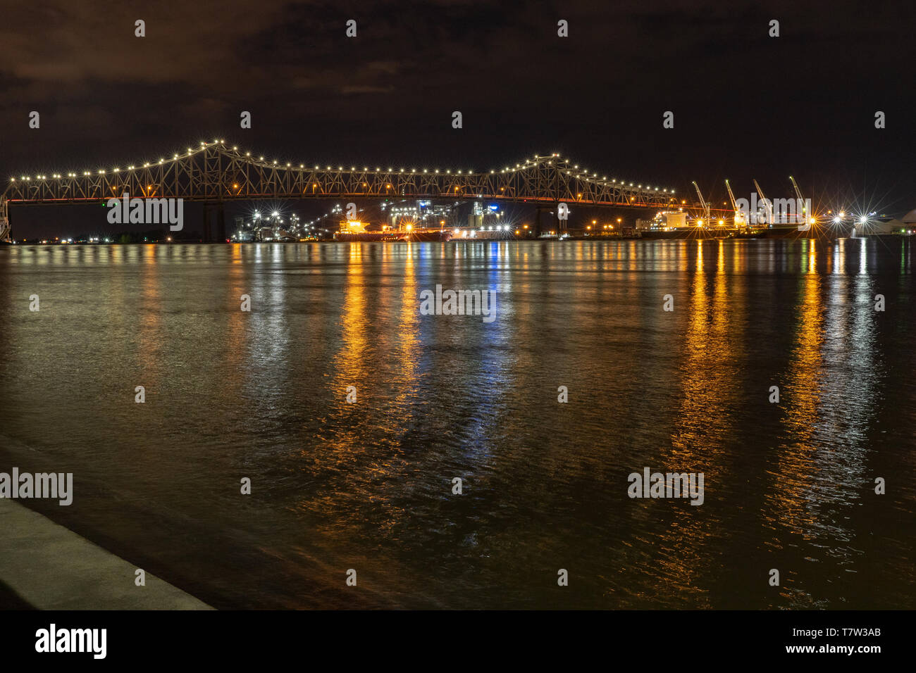 Mississippi river water bridge hi-res stock photography and images - Alamy