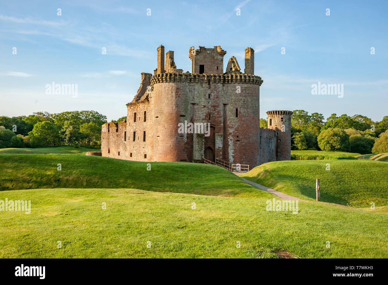 Caerlaverock Castle-Caerlaverock Castle is a moated triangular castle first built in the 13th century. It is located on the southern coast of Scotland Stock Photo