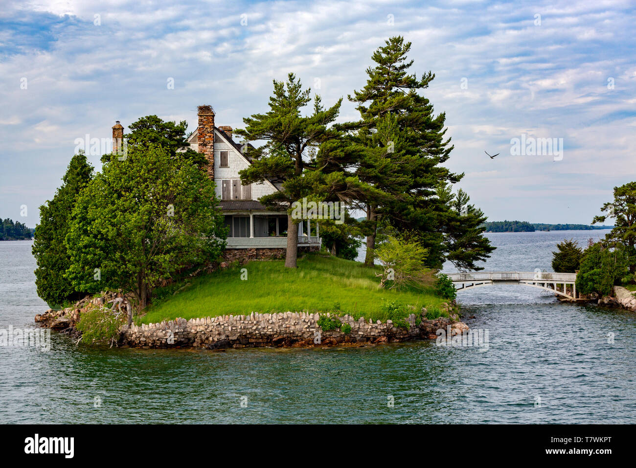Canada, Province of Ontario, Gananoque, Thousand Islands Archipelago cruise on the border with the United States, the smallest border bridge in the world between the two countries Stock Photo