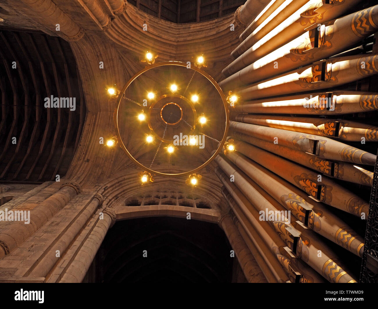 pattern of circular pendant chandelier light fitting & ornate Organ