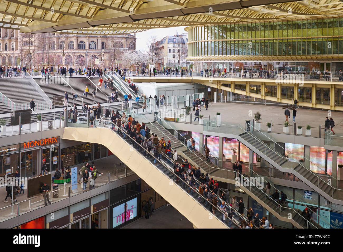 France, Paris, Chatelet Les Halles, Forum des Halles shopping center  Entrance and Canopy Stock Photo - Alamy