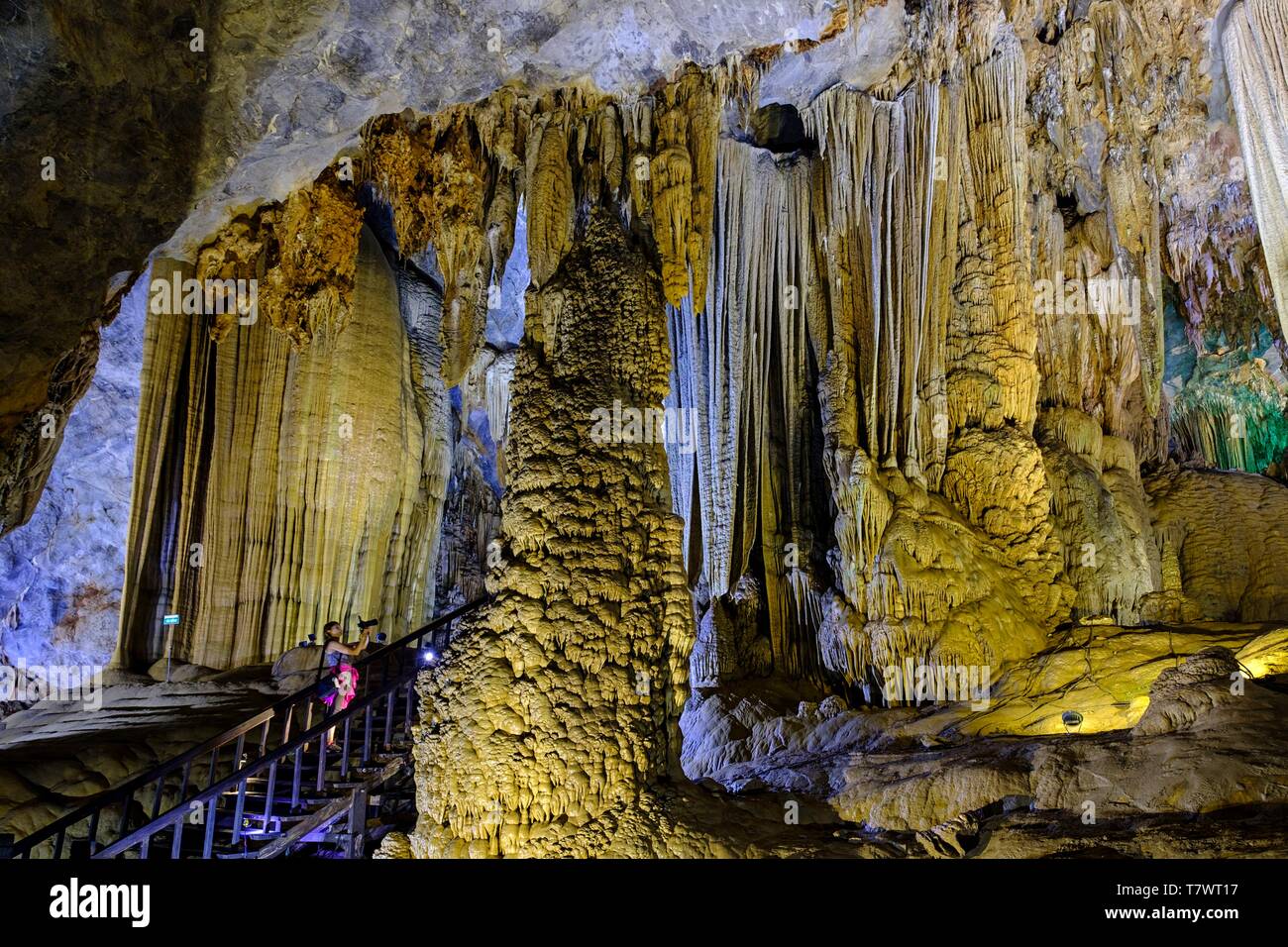 Vietnam, Quang Binh province, National park of Phong Nha-Ke Bang listed as World Heritage by UNESCO, Thien Duong cave or Paradise cave, discovered in 2005 Stock Photo
