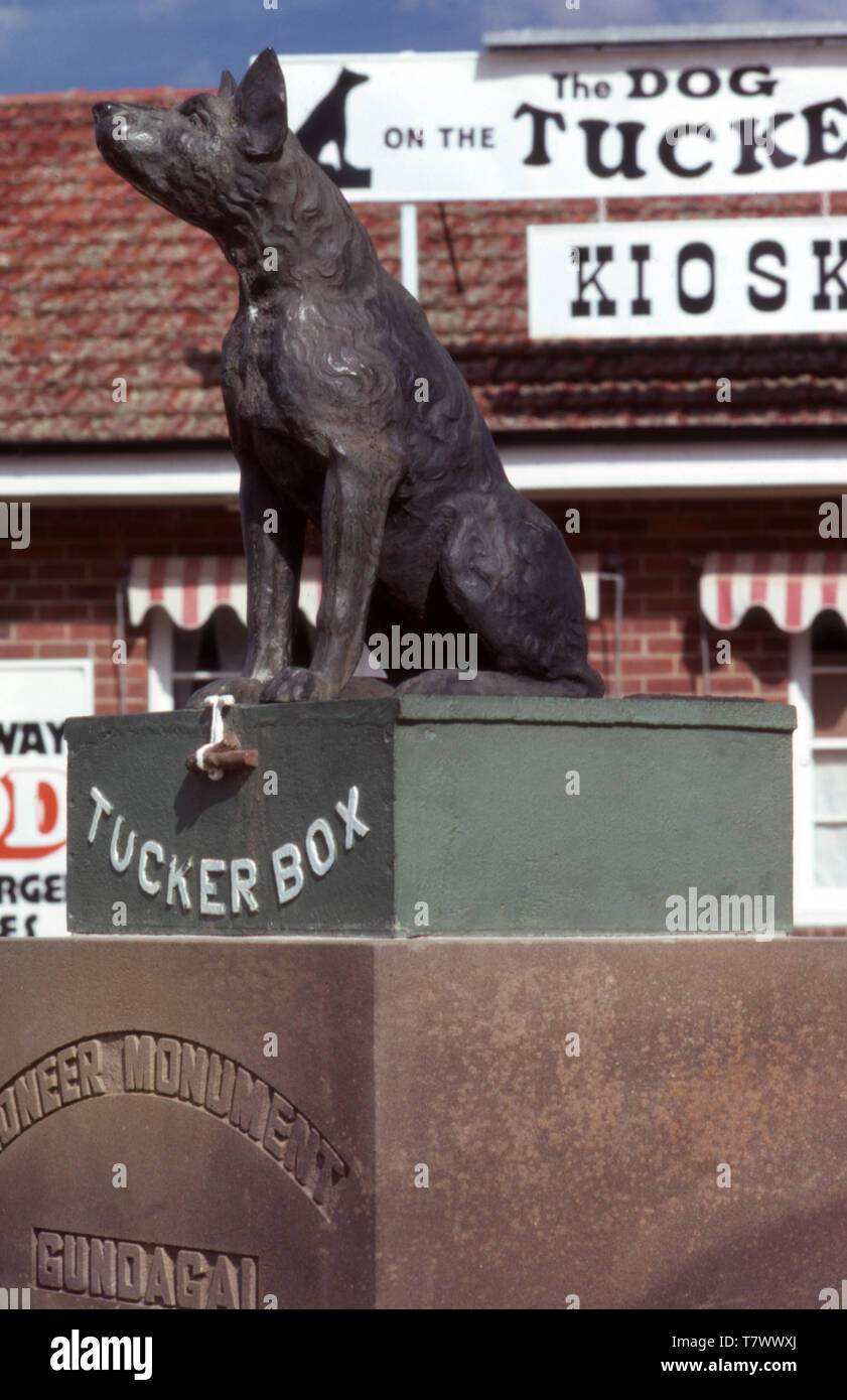 THE DOG ON THE TUCKERBOX MONUMENT, SNAKE GULLY, 5 MILES FROM GUNDAGAI, NEW SOUTH WALES