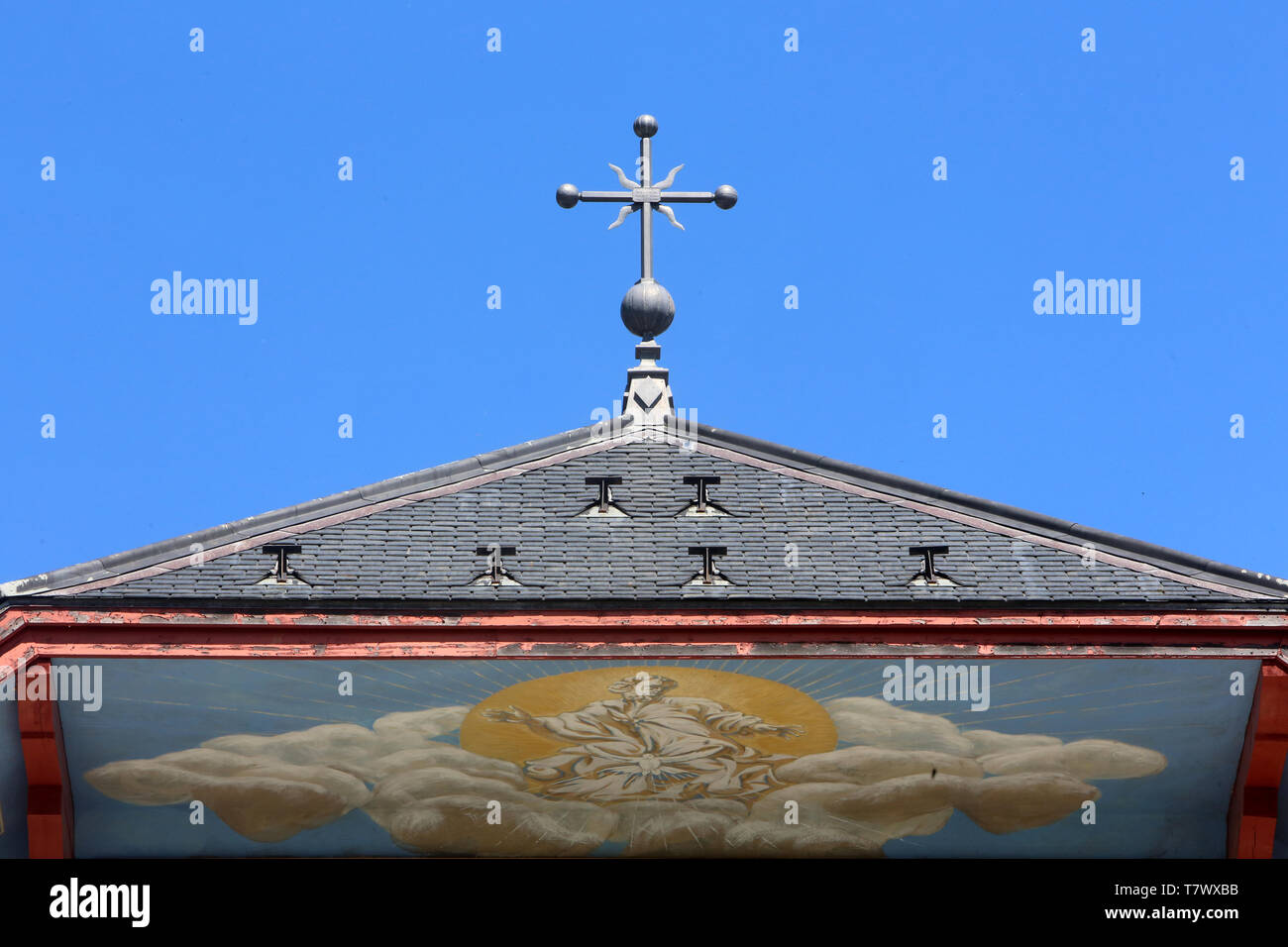 Fronton. Eglise Saint-Nicolas de Véroce. Saint-Nicolas de Véroce. Stock Photo