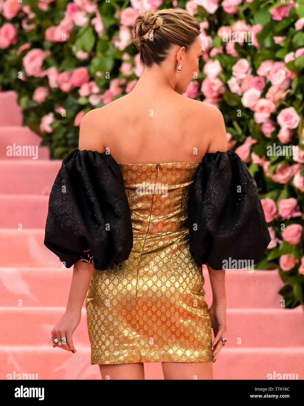 green emerald velvet dress Karlie Kloss Gold Maternity 2023 Cannes Red Carpet A-Line Dress  Celebrity  Glamz