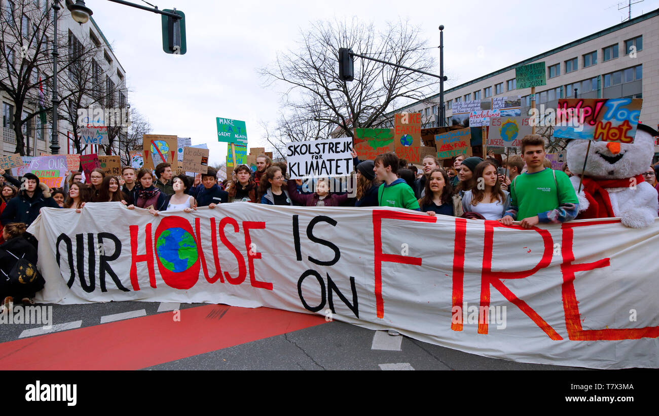 Wider image of Greta Thunberg 'Skolstrejk for Klimatet' (School Strike for Climate) at the 29 March 2019 Fridays For Future climate march, Berlin Stock Photo