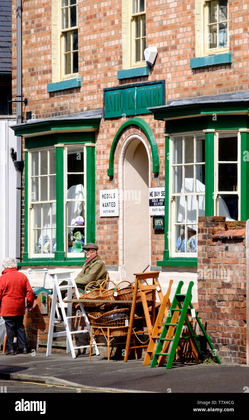 Antiques center hires stock photography and images Alamy