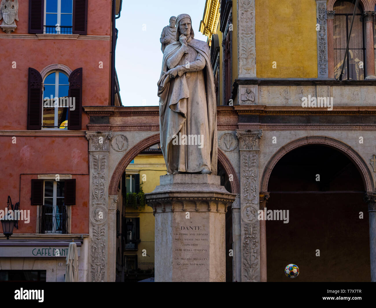 Scultura dante alighieri hi-res stock photography and images - Alamy