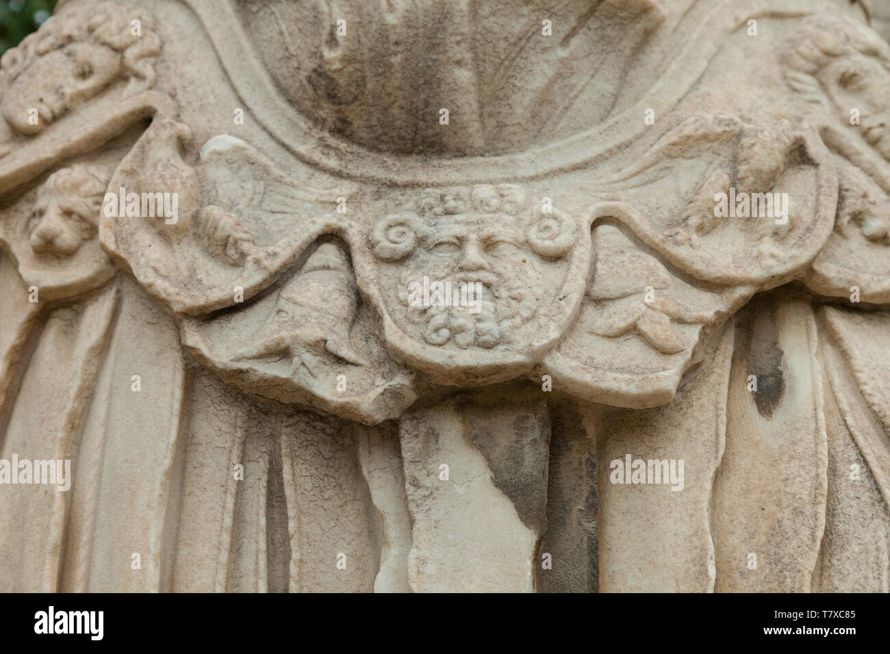 Estatua del emperador romano Adriano. Situada frente al templo de Hefesto. Ágora Griega. Atenas, Grecia Stock Photo