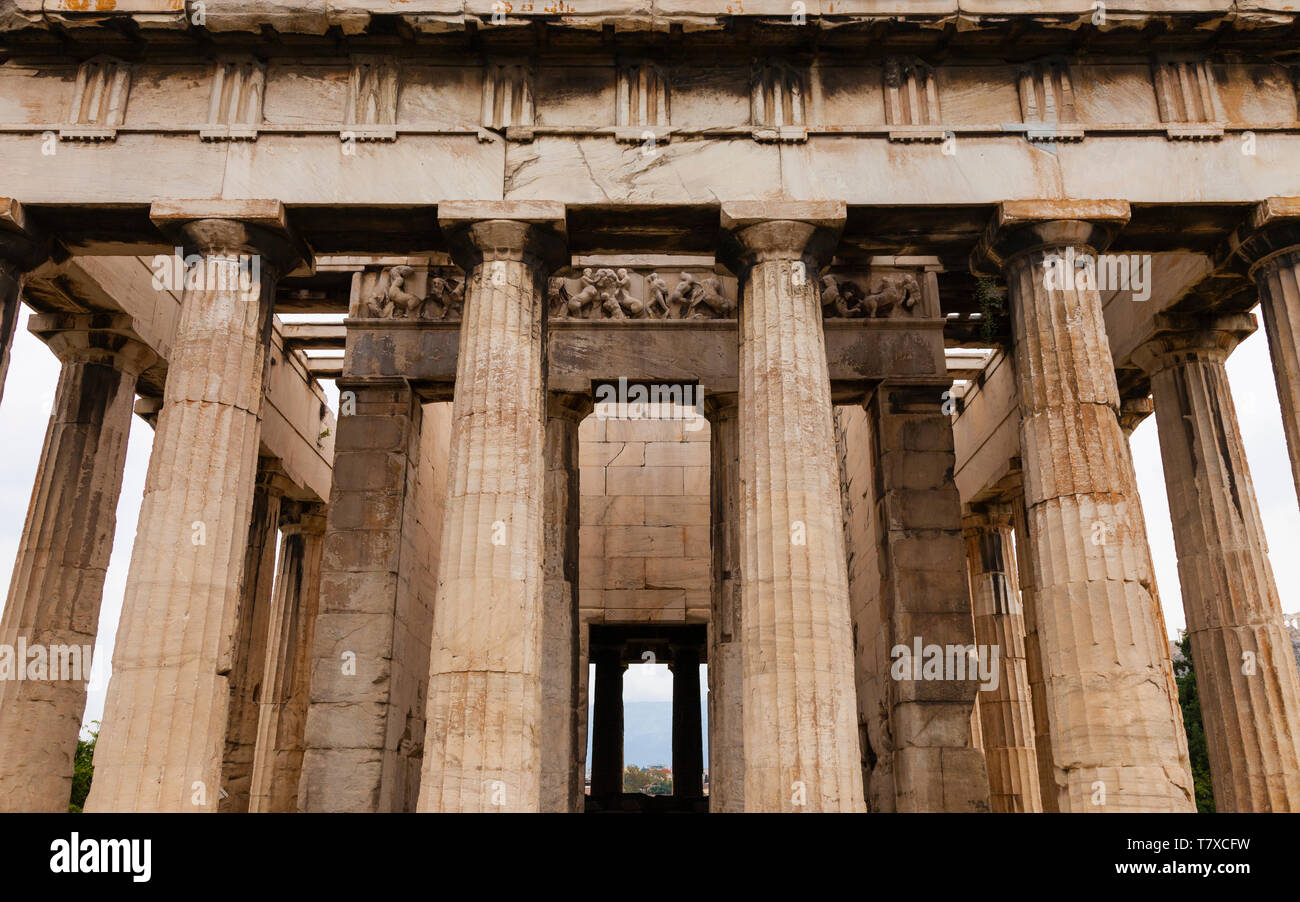 Columnas dóricas. Templo de Hefesto. Ágora Griega. Atenas, Grecia Stock Photo
