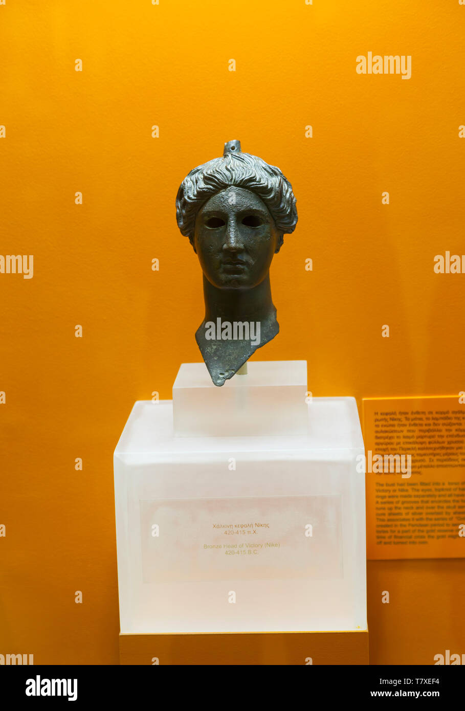 Estatua en bronce de Victoria Nike. Museo del Ágora. Pórtico de Atalo.  Ágora Griega. Acrópolis. Atenas, Grecia Stock Photo - Alamy
