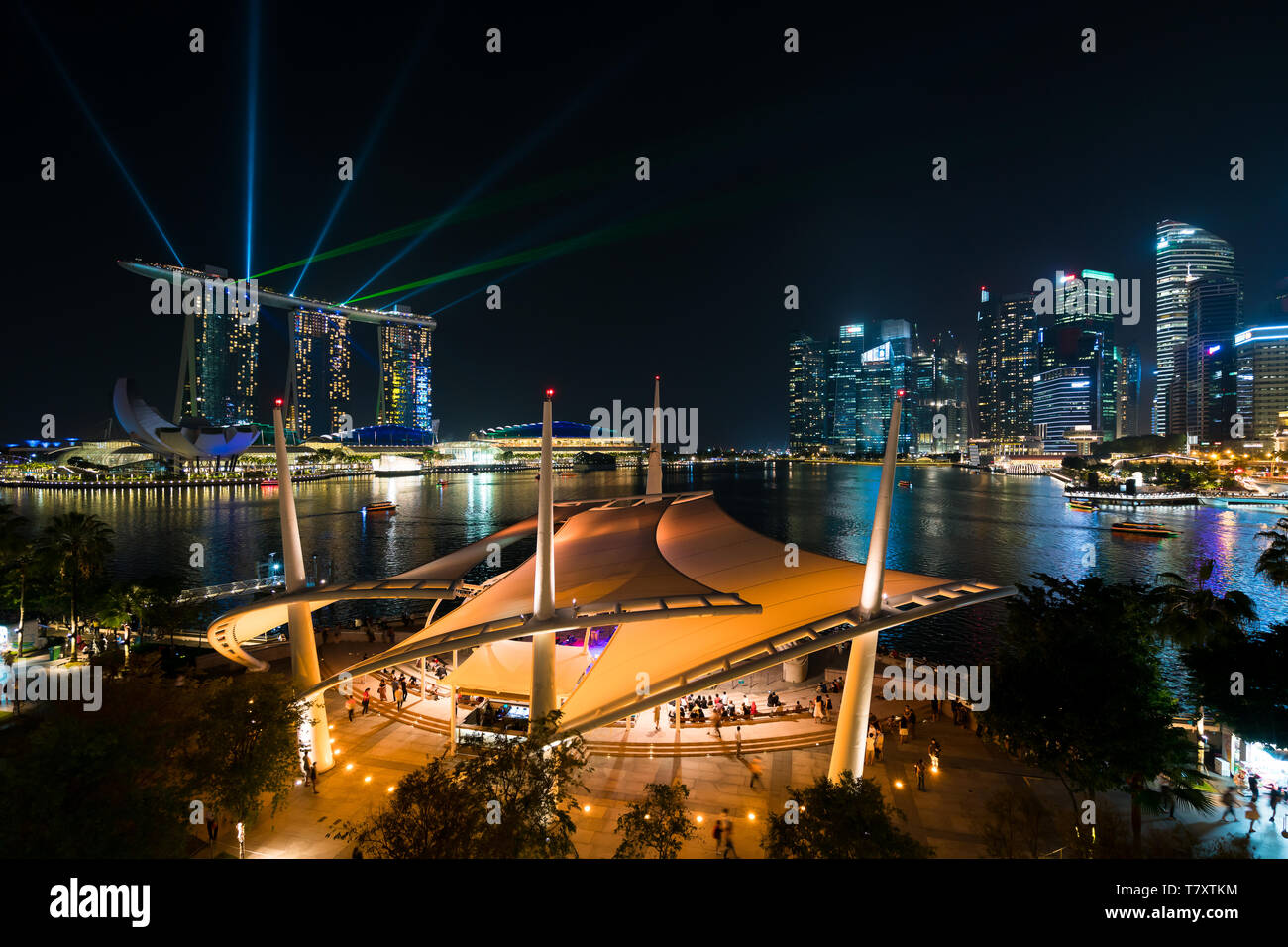 Singapore night skyline hi-res stock photography and images - Alamy