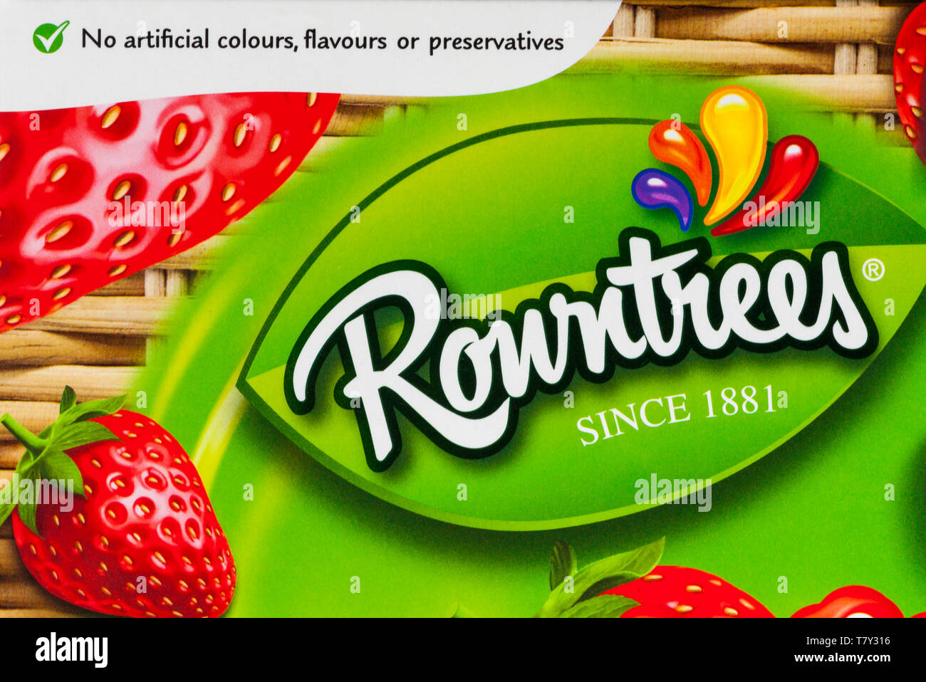 No artificial colours, flavours or preservatives detail with Rowntrees logo on box of Rowntrees Strawberry ice lollies Stock Photo
