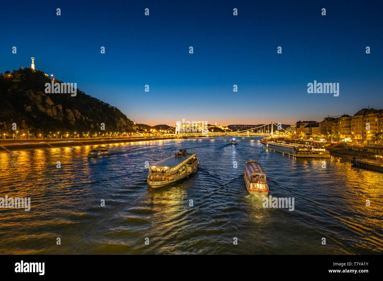 Danube River, view from Liberty Bridge to Elizabeth-Bridge 'Erzsébet híd' and Buda (left) with castle, Gellért Hill, Liberty Statue, and Pest (right ) Stock Photo