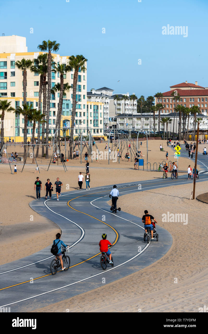 Santa Monica, Los Angeles, California, USA: people having a walk on the  beach *** Local Caption *** Stock Photo - Alamy
