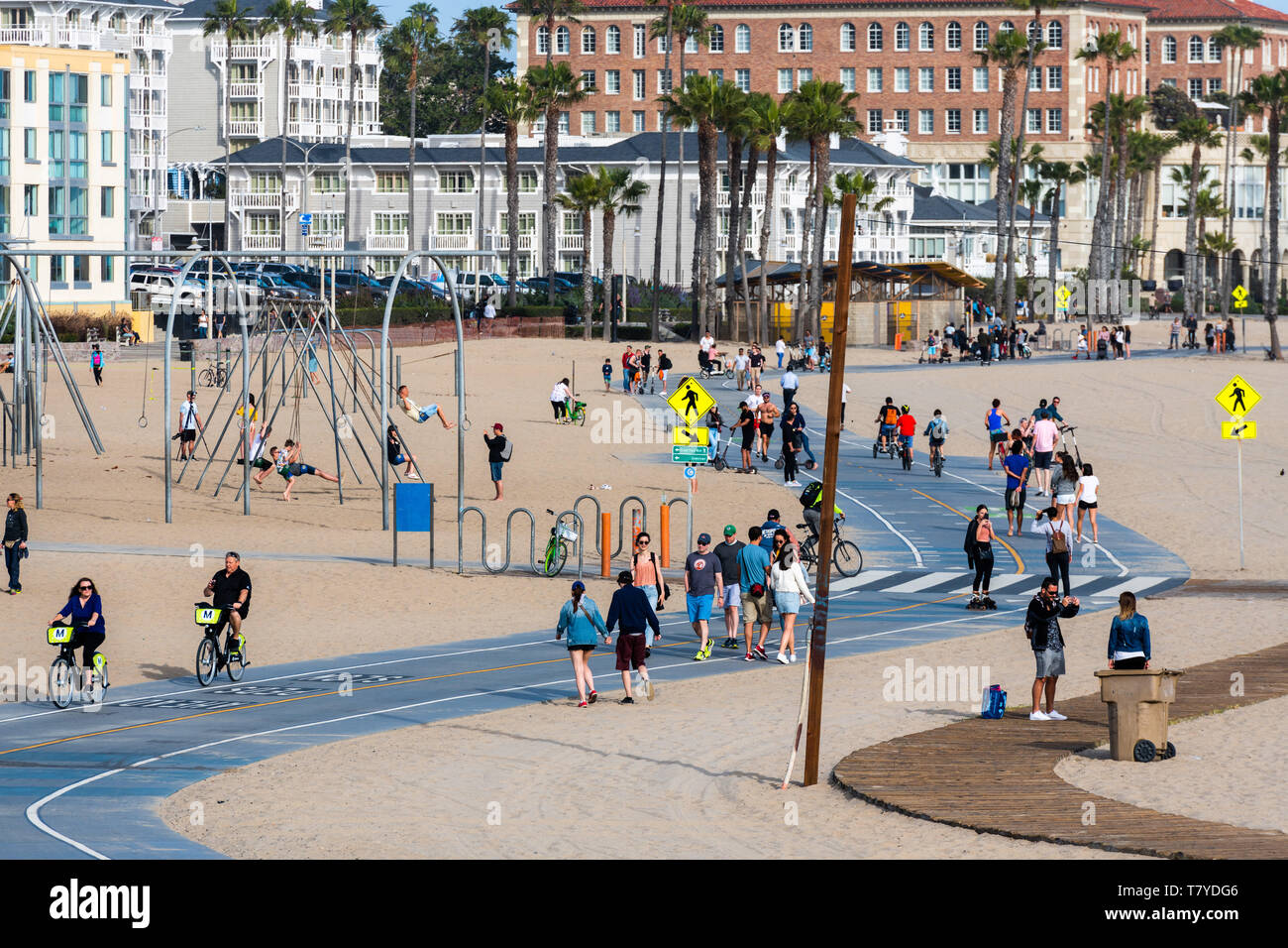 Santa Monica, Los Angeles, California, USA: people having a walk on the beach *** Local Caption *** Stock Photo