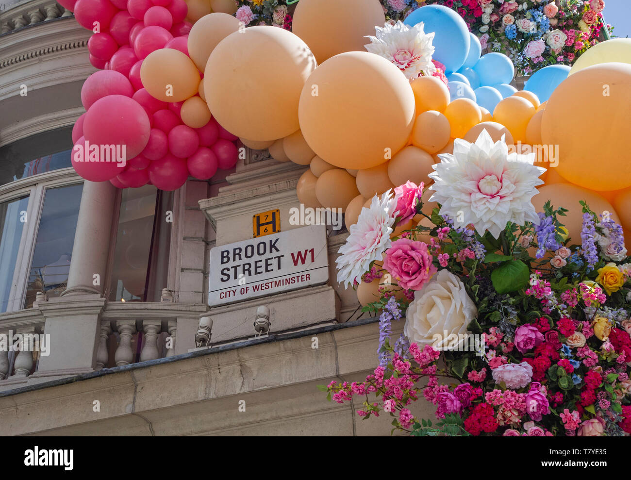 Colourful balloons and silk flowers hi-res stock photography and images ...
