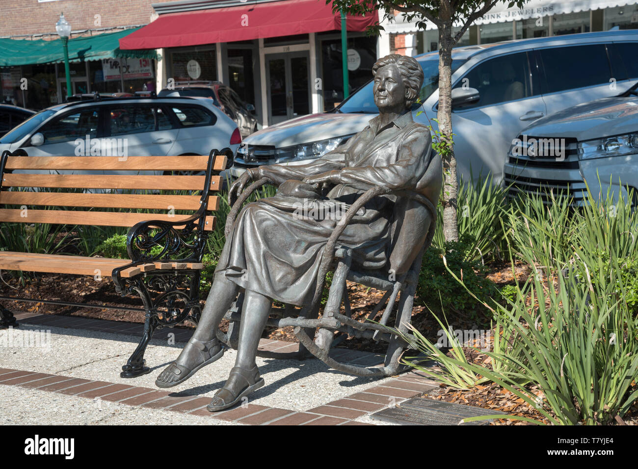 Summerville, South Carolina, downtown area.  Town Square..'The Garden' bronze sculpture by Susie Chisholm, 'Sculpture in the South'. Stock Photo