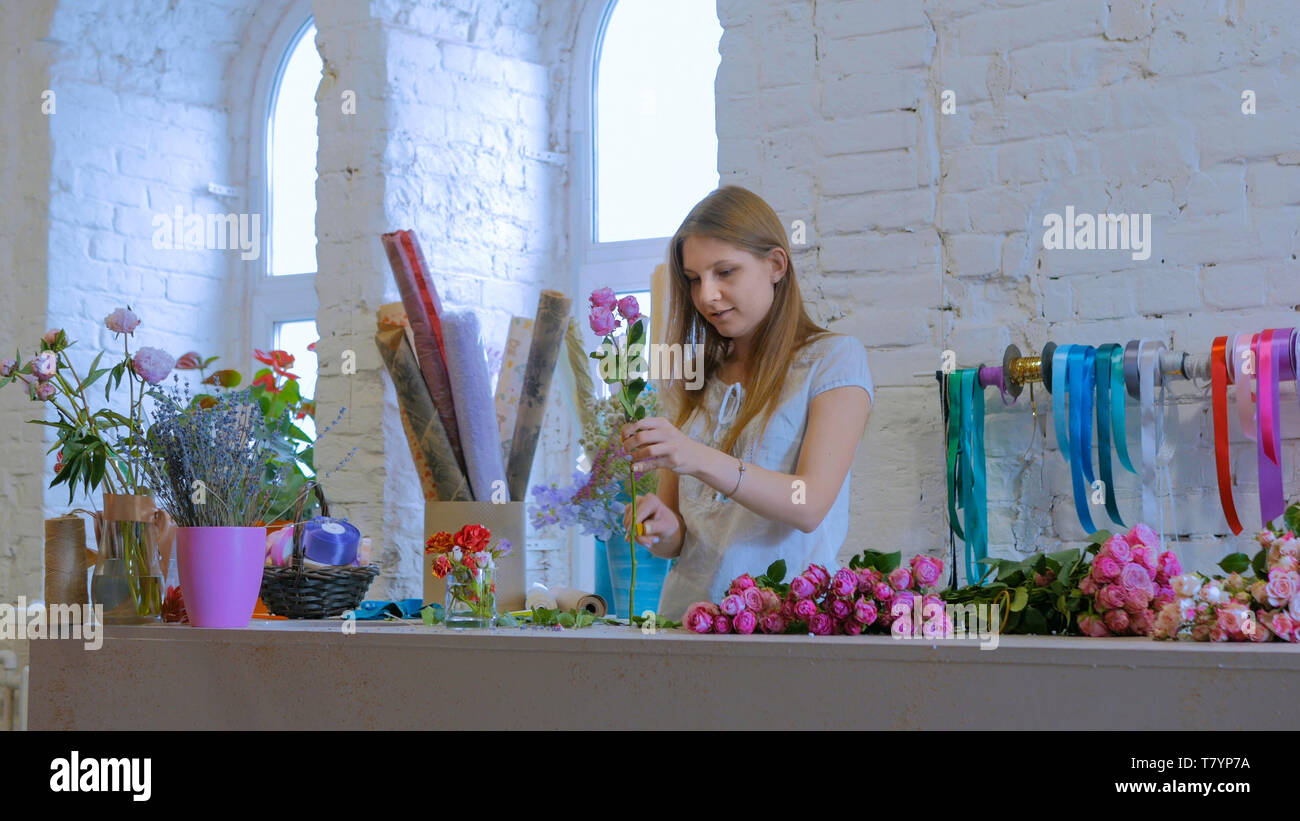 Professional florist working with flowers at studio Stock Photo Alamy