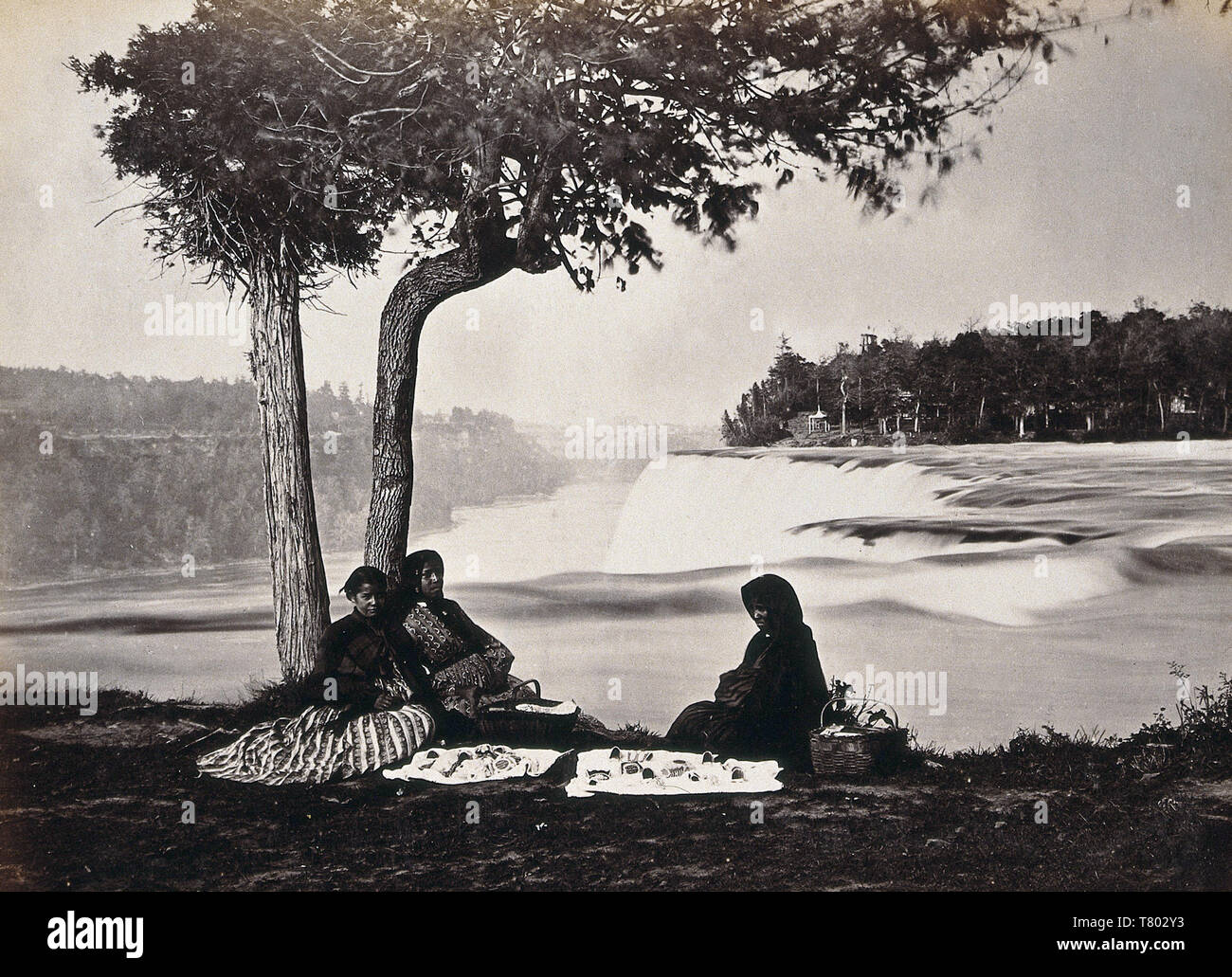 Native American Women and Niagara Falls, 1880 Stock Photo Alamy