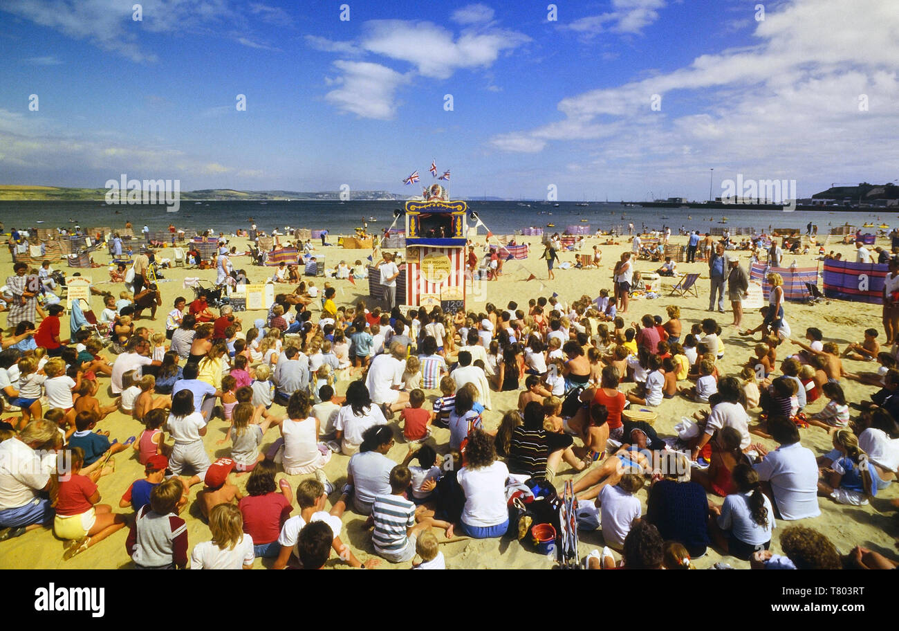 Punch and Judy traditional puppet show, Weymouth beach, Dorset, England