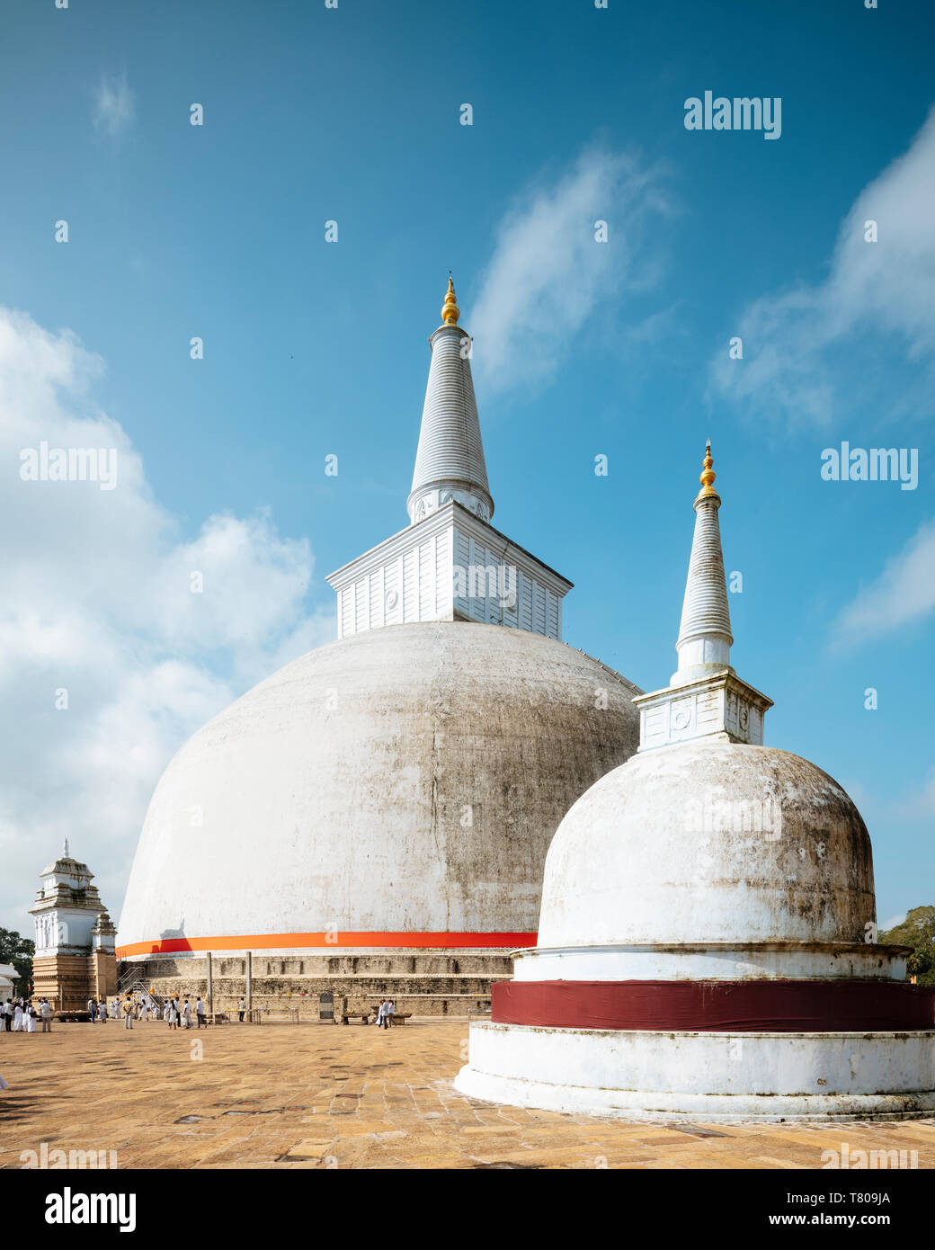 Ruwanweli Saya Dagoba (Golden Sand Stupa), Anuradhapura, UNESCO World Heritage Site, North Central Province, Sri Lanka, Asia Stock Photo