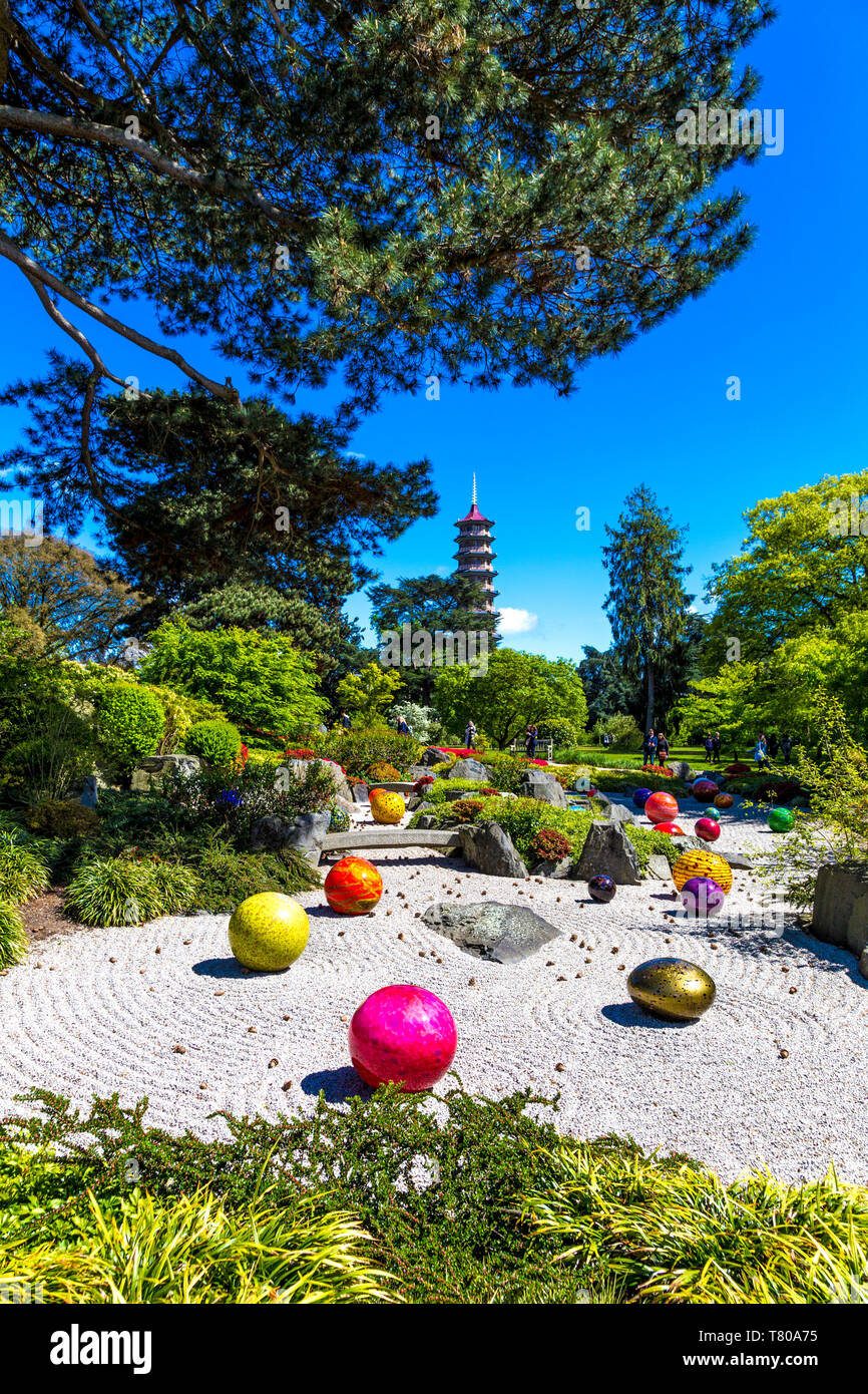 4th May 2019 - 'Niijima Floats', 1992-2018, by Dale Chihuly glass sculptures as part of Reflections on Nature exhibition at Kew Gardens, London, UK Stock Photo