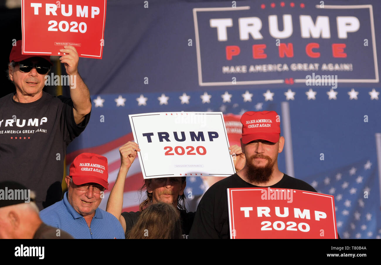 Panama City Beach, Florida, USA. 08th May, 2019. Supporters of U.S. President Donald Trump hold signs at a Make America Great Again rally at the Aaron Bessant Park  Amphitheater on May 8, 2019 in Panama City Beach, Florida. (Paul Hennessy/Alamy) Credit: Paul Hennessy/Alamy Live News Stock Photo