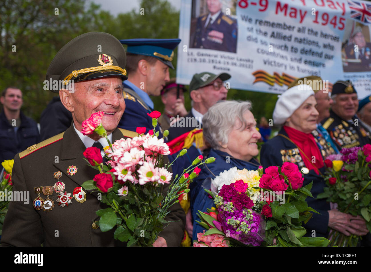 London, UK. 9th May, 2019. Victory Day is the annual commemoration remembering the sacrifice of Red Army heroes who defeated facism during WW2. The ceremony took part at the Soviet War Memorial on the grounds of the Imperial War Museum in London. Credit: Velar Grant/ZUMA Wire/Alamy Live News Stock Photo