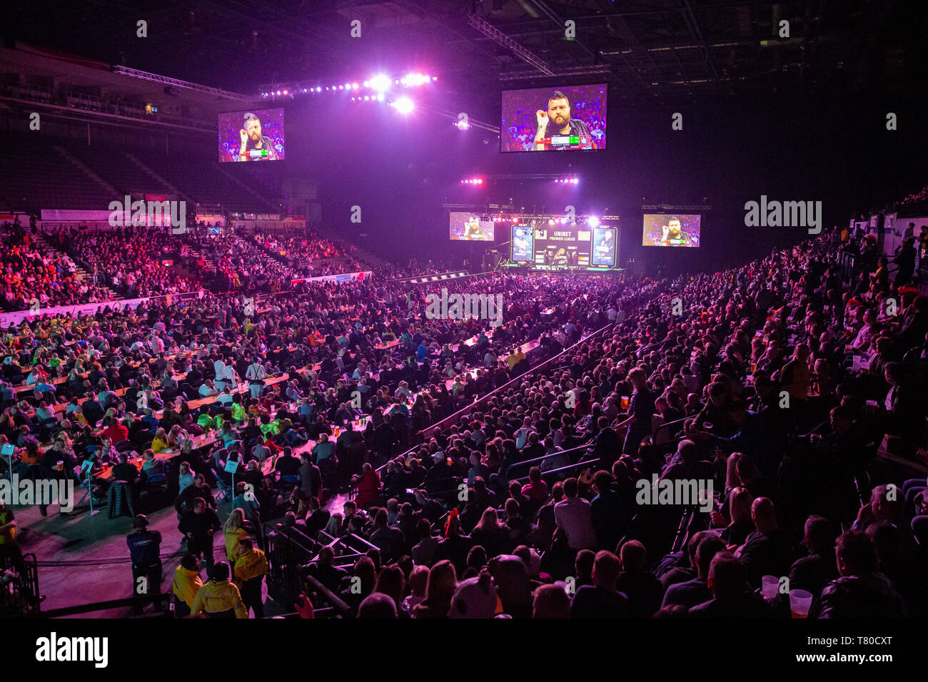 The FlyDSA Arena, Sheffield, UK. 9th May, 2019. Unibet Premier League Darts,  night 15; The massed fans watch the match Credit: Action Plus Sports/Alamy  Live News Stock Photo - Alamy