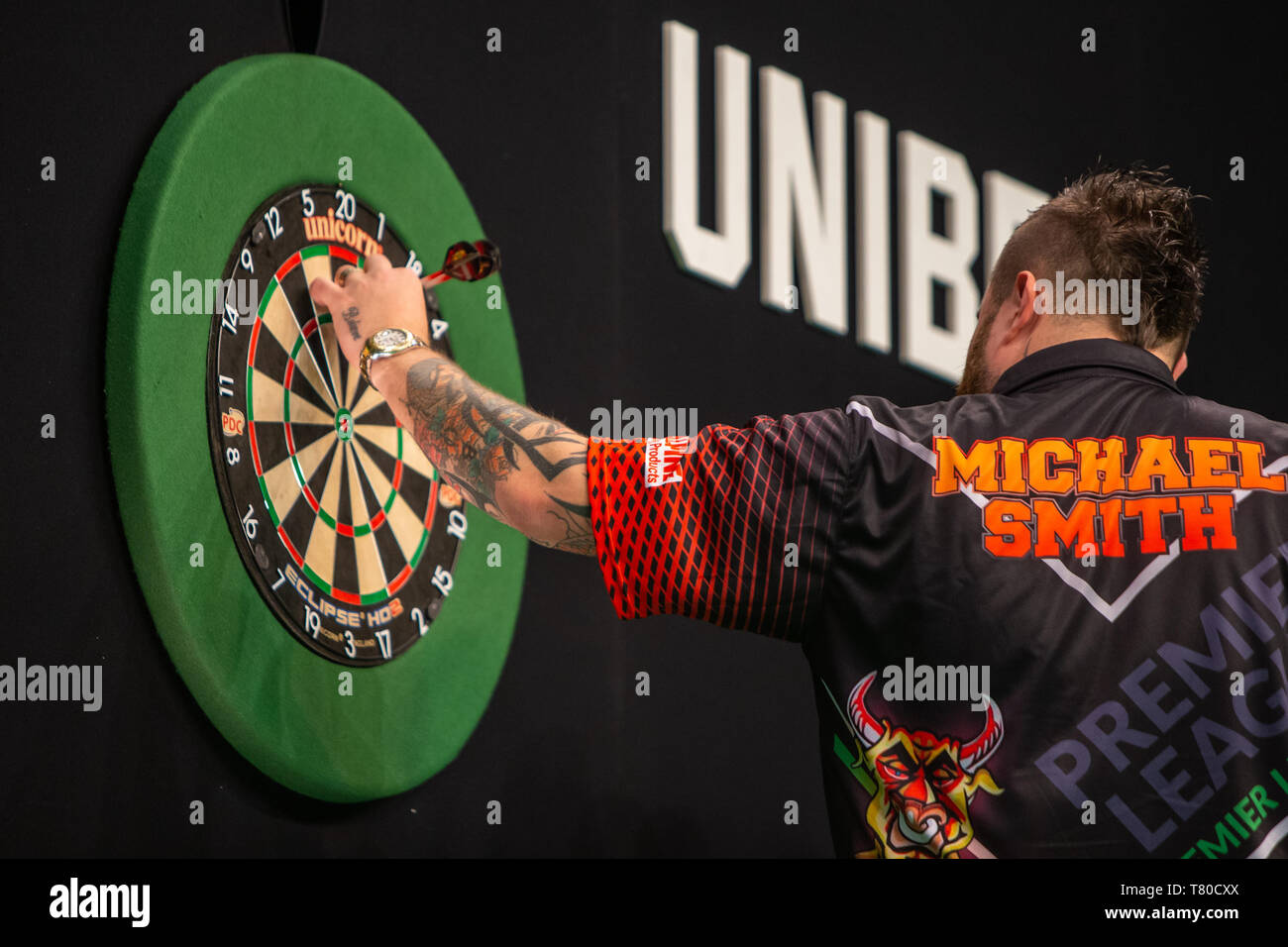 The FlyDSA Arena, Sheffield, UK. 9th 2019. Unibet Premier League Darts, night 15; The massed watch the match Credit: Action Plus Sports/Alamy Live News Photo -