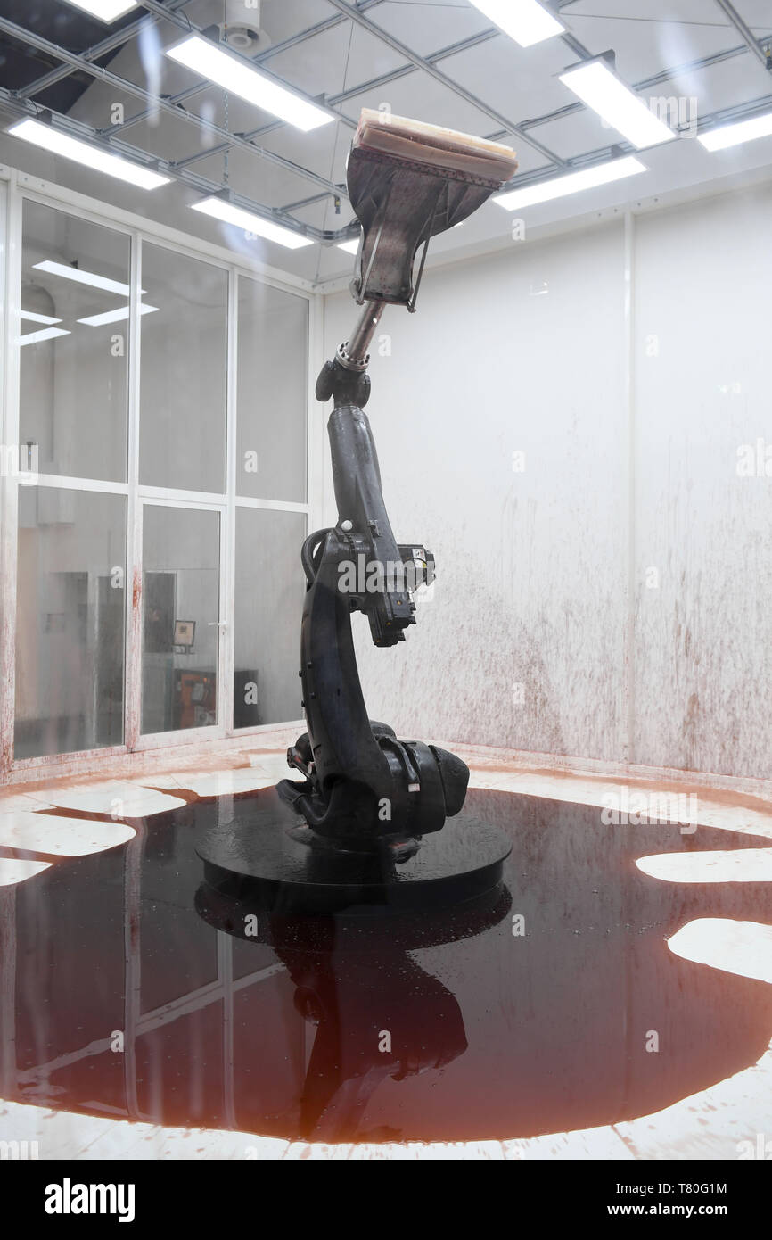 Venedig, Italy. 09th May, 2019. The work "Can't Help Myself" by the two