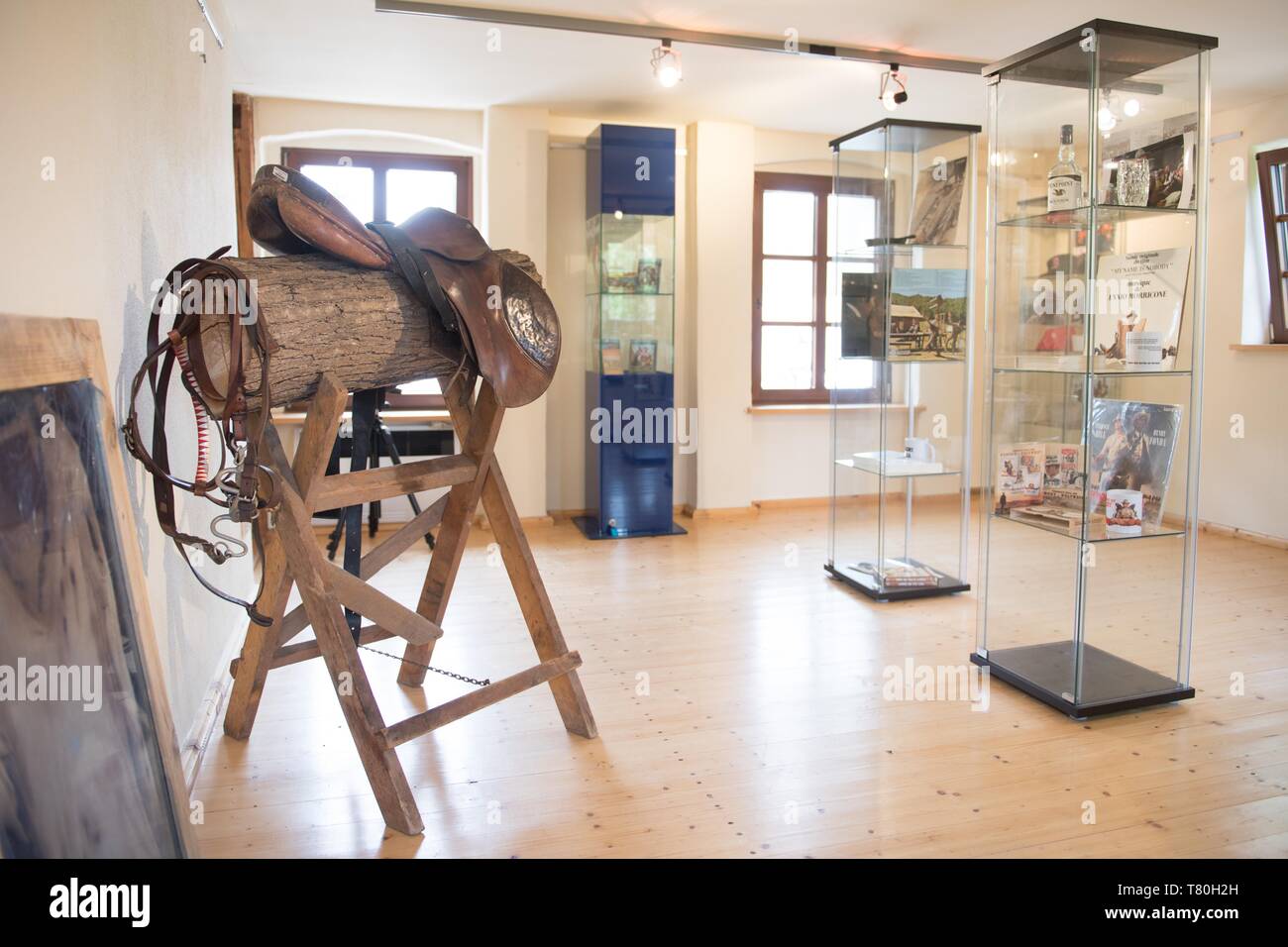 Lommatzsch, Germany. 09th May, 2019. Exhibits are on display in the Terence Hill Museum. The museum in honour of the actor whose real name is Mario Girotti will be opened on 11 May 2019 in the town of 5000 inhabitants. Credit: Sebastian Kahnert/dpa-Zentralbild/dpa/Alamy Live News Stock Photo