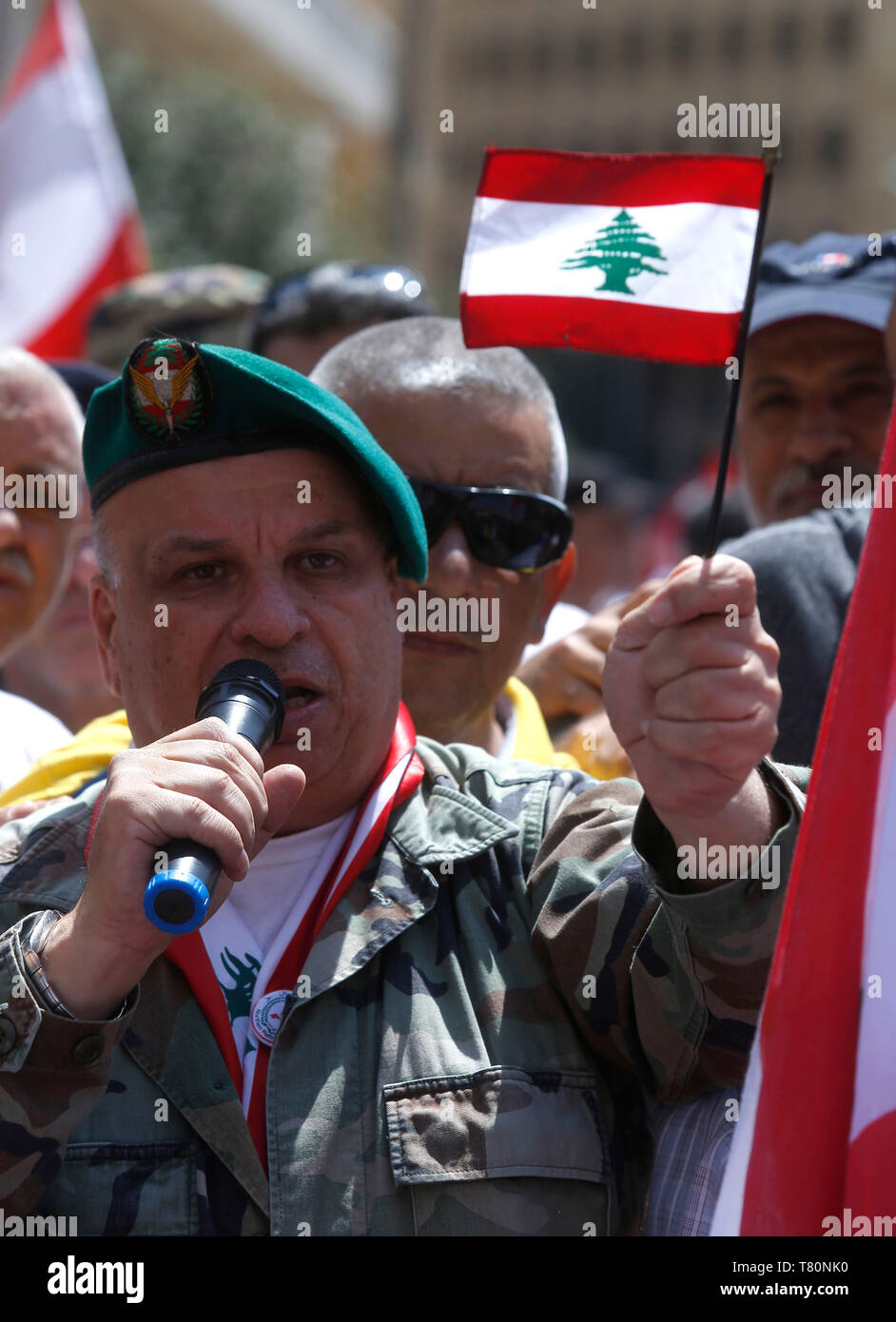 Beirut, Lebanon. 10th May, 2019. Lebanon's retired military and security officers protest against possible cuts on their retirement wages and benefits in the government's 2019 draft austerity budget in Beirut, Lebanon, May 10, 2019. Credit: Bilal Jawich/Xinhua/Alamy Live News Stock Photo