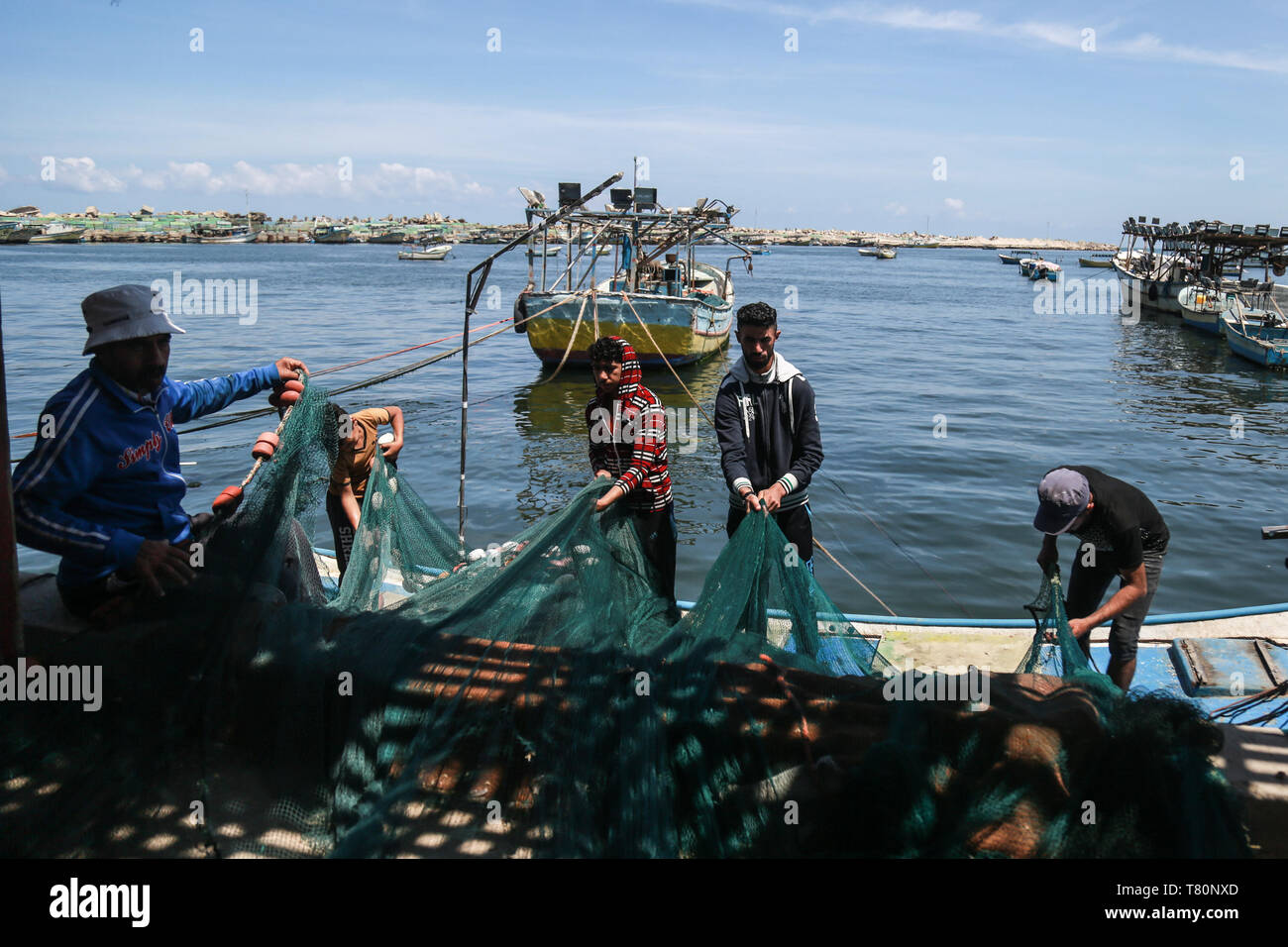 Gaza, Palestine. 10th May, 2019. Palestinian fishermen work at the seaport in Gaza, May 10, 2019. Israel announced it is loosening restrictions on fishermen off the blockaded Gaza Strip by allowing them to travel up to 12 nautical miles into the Mediterranean. Credit: Stringer/Xinhua/Alamy Live News Stock Photo