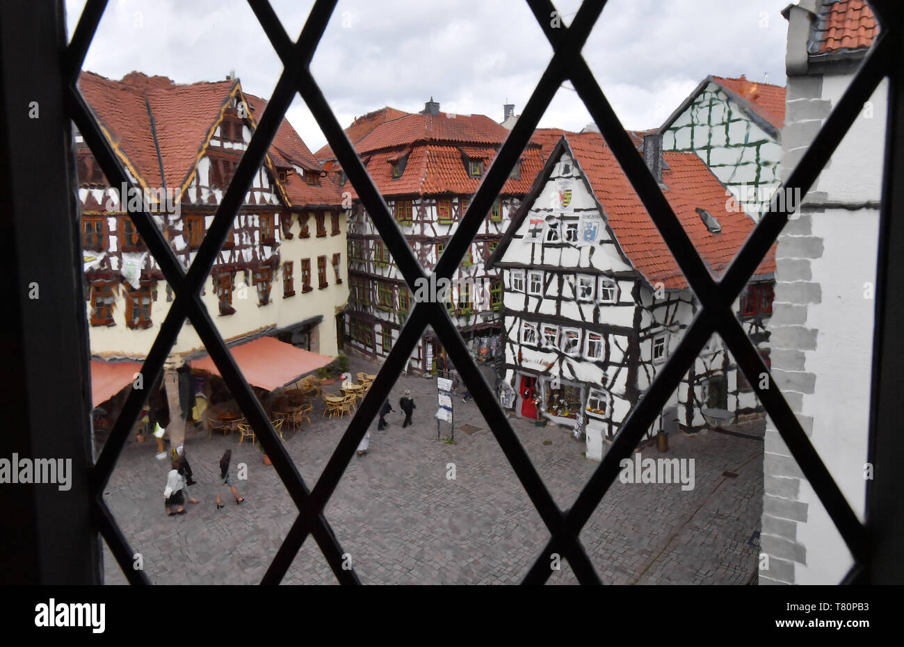 10 May 2019, Thuringia, Schmalkalden: Renovated half-timbered houses characterise the historic old town. The Otto Mueller Museum of Modern Art has now been set up in a restored half-timbered house on Schmalkalder Altmarkt. Large parts of the work of the German expressionist Otto Müller are shown on two floors. The museum opens on 11 May. Photo: Martin Schutt/dpa-Zentralbild/dpa Stock Photo