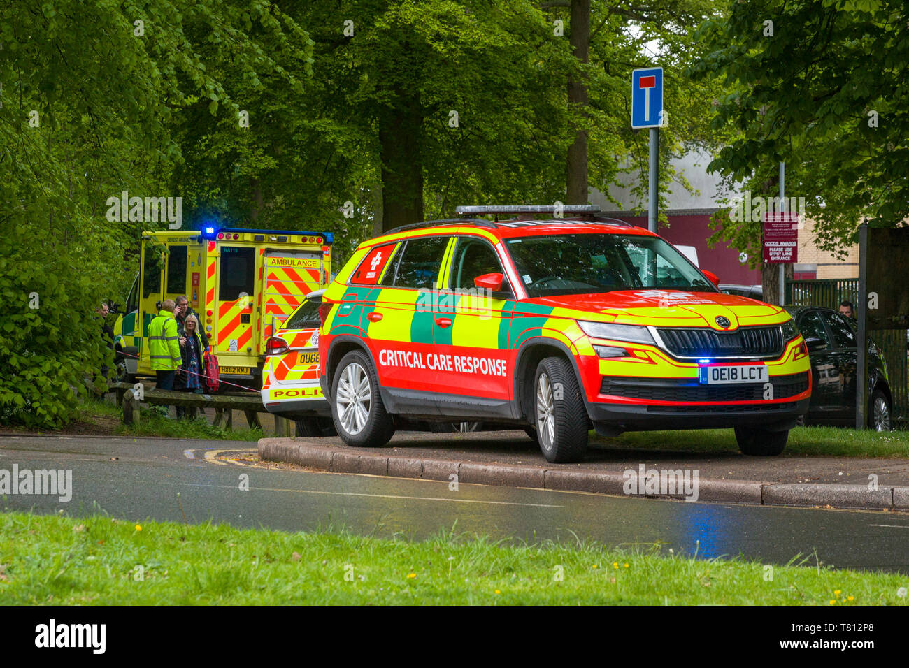 A Critical Care Response Vehicle from Thames Valley Air Ambulance at an incident in Oxford with a police car and ambulance behind. Stock Photo