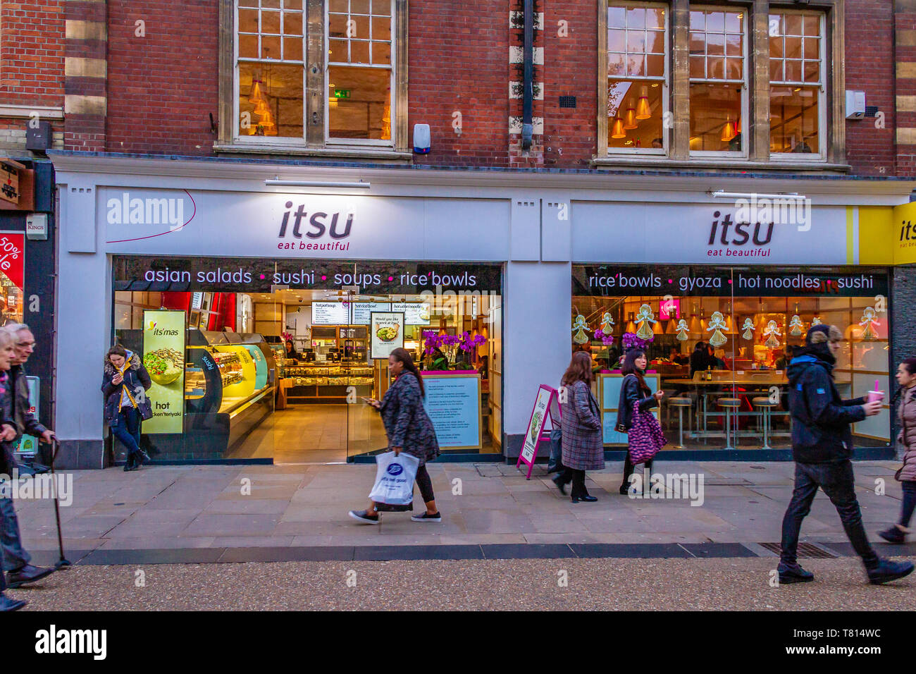 Shoppers walking past an Itsu sushi restaurant in Oxford, UK. December 2018. Stock Photo