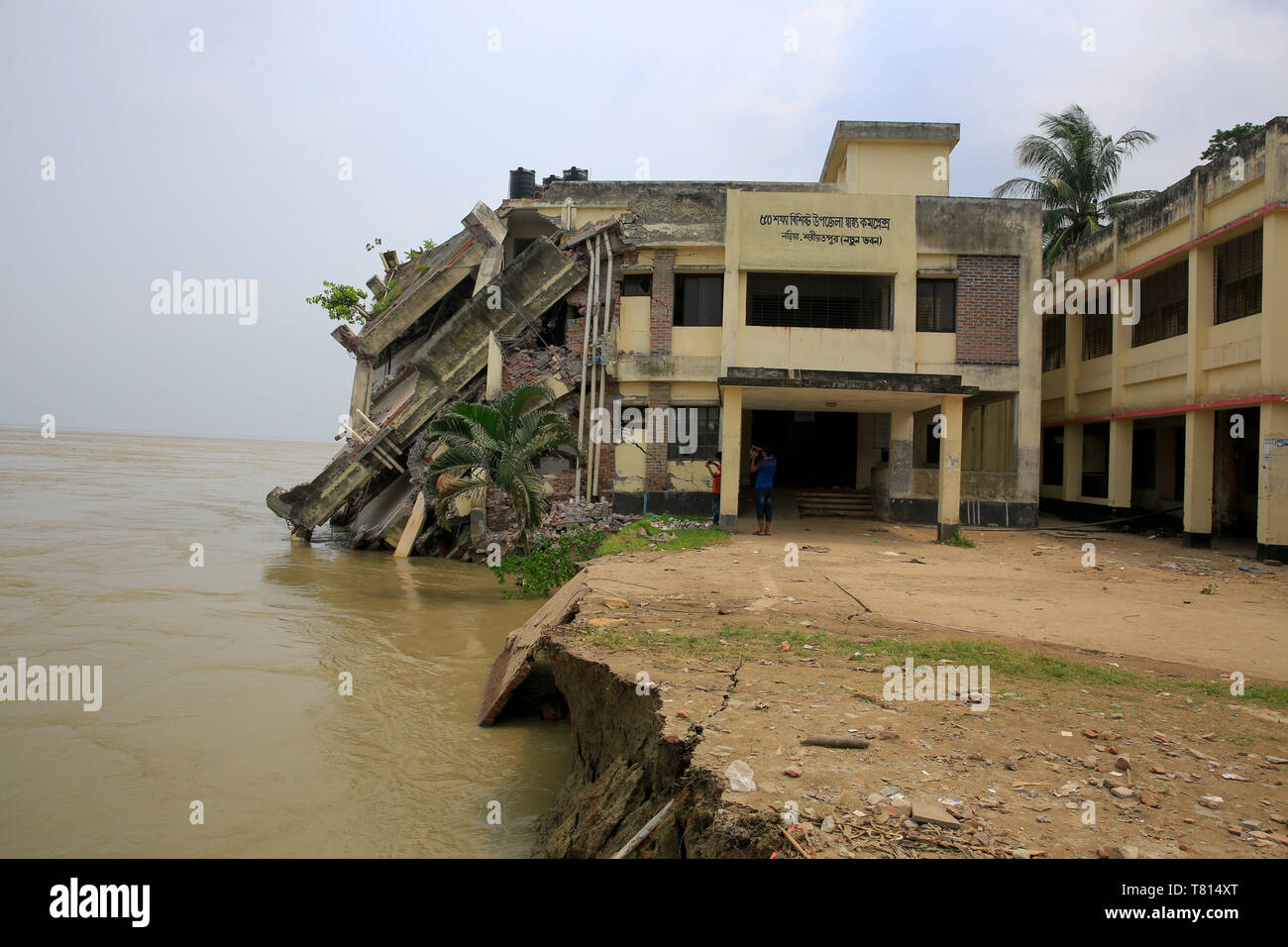 Naria Upazila Health Complex building in Shariatpur district goes into the Padma River. Shariatpur, Bangladesh Stock Photo