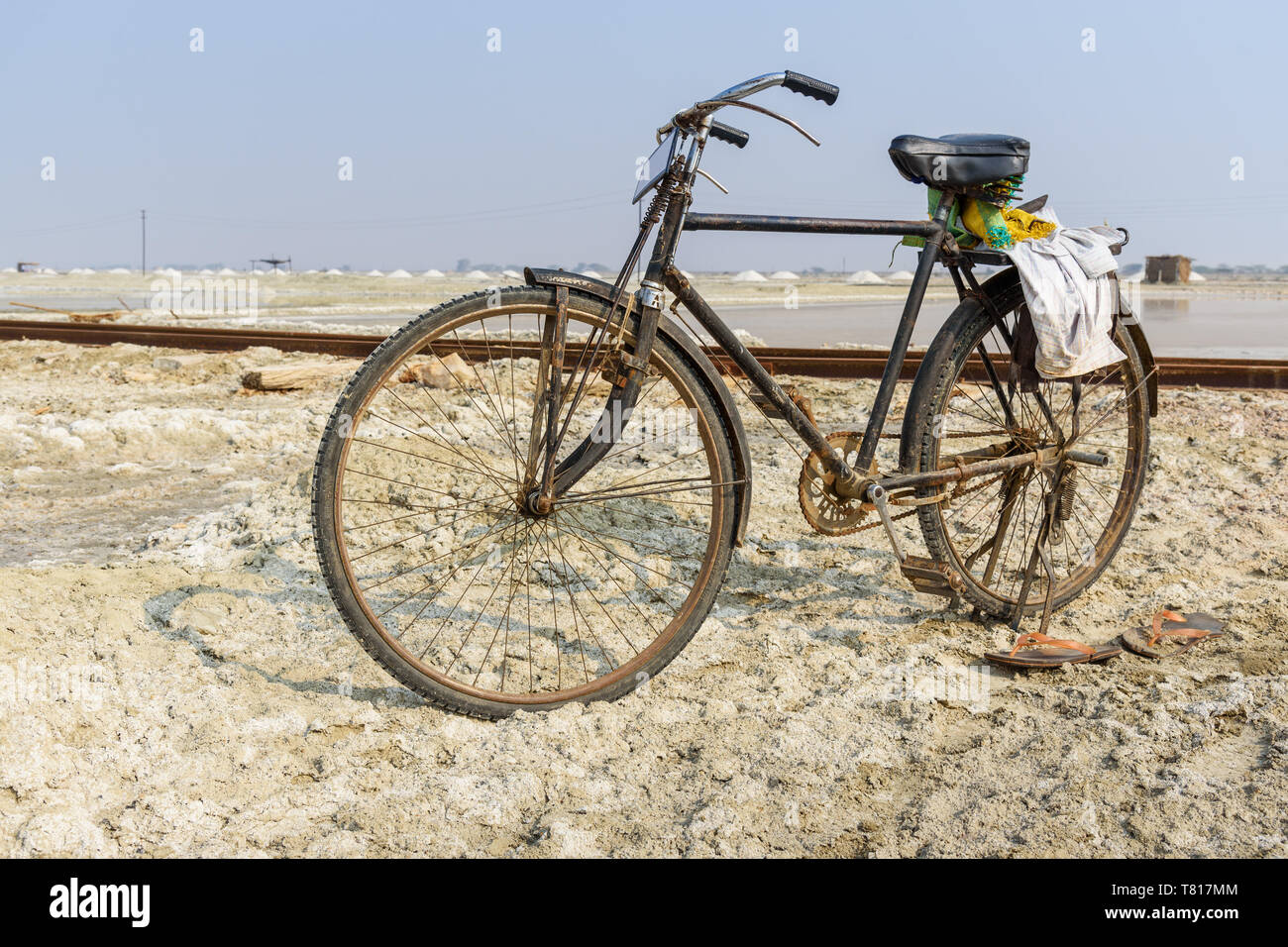 India rural bicycle hi-res stock photography and images - Alamy